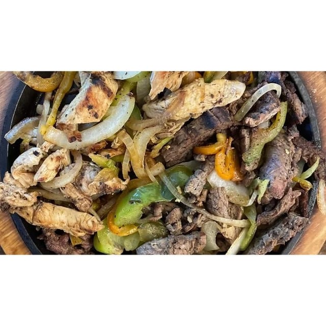 Mixed Beef / Chicken Fajitas Plate.