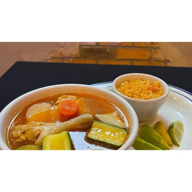 Caldo De Pollo.